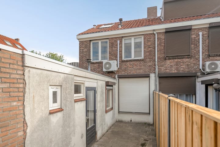 Photo 36 of Oeverstraat 57