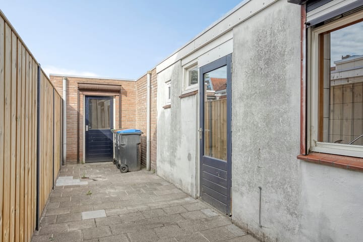 Photo 37 of Oeverstraat 57