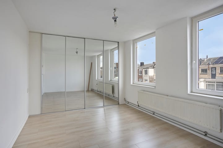 Photo 27 of Paulus Potterstraat 40