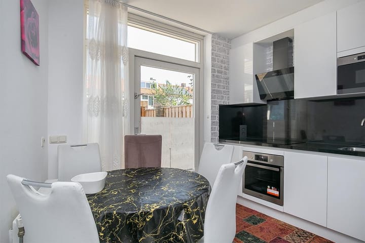 Foto 8 van van Aitzemastraat 22