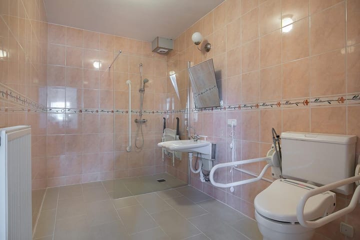 Foto 10 van van Aitzemastraat 22