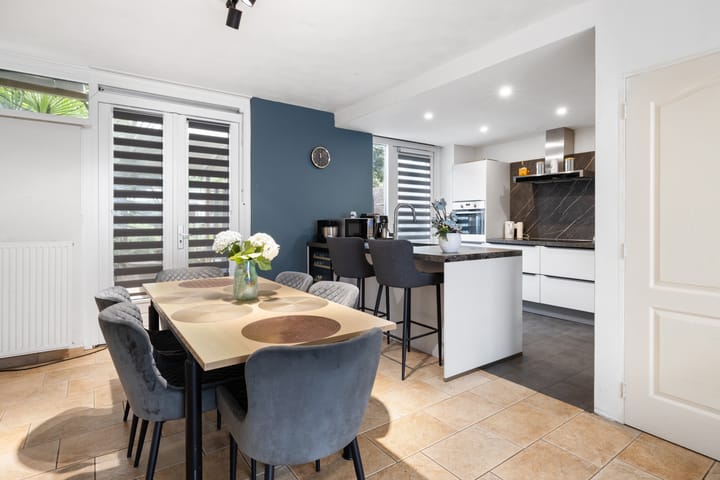 Foto 4 van van Voorststraat 8