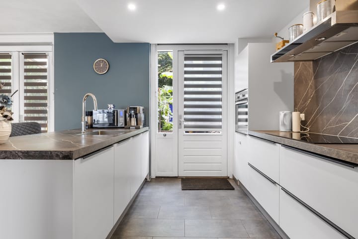 Foto 7 van van Voorststraat 8