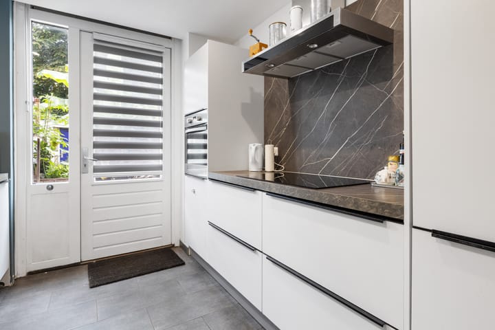 Foto 8 van van Voorststraat 8