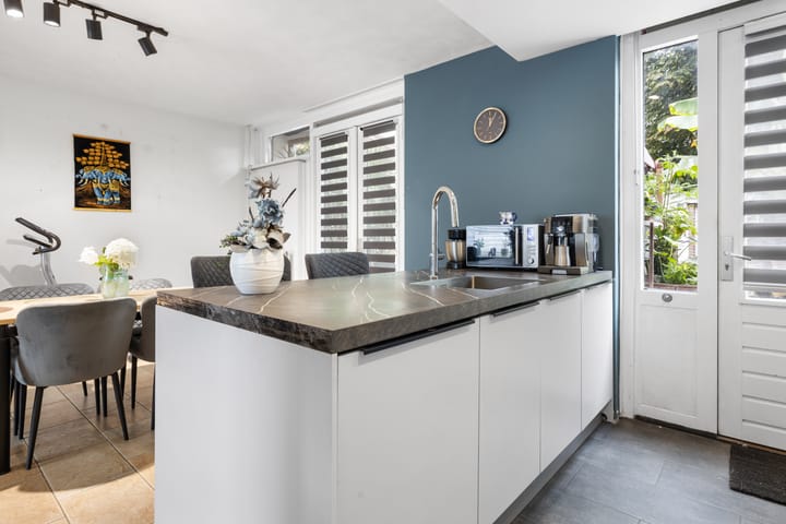 Foto 9 van van Voorststraat 8