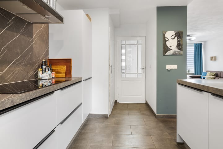 Foto 10 van van Voorststraat 8