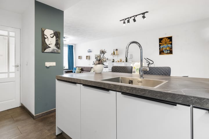 Foto 11 van van Voorststraat 8