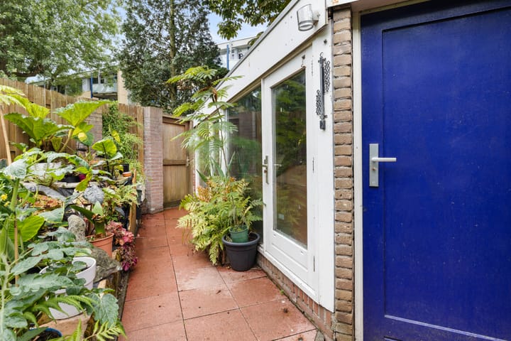 Foto 32 van van Voorststraat 8