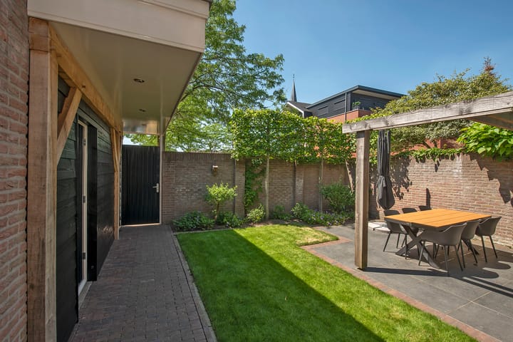 Foto 49 van Spoorstraat 12