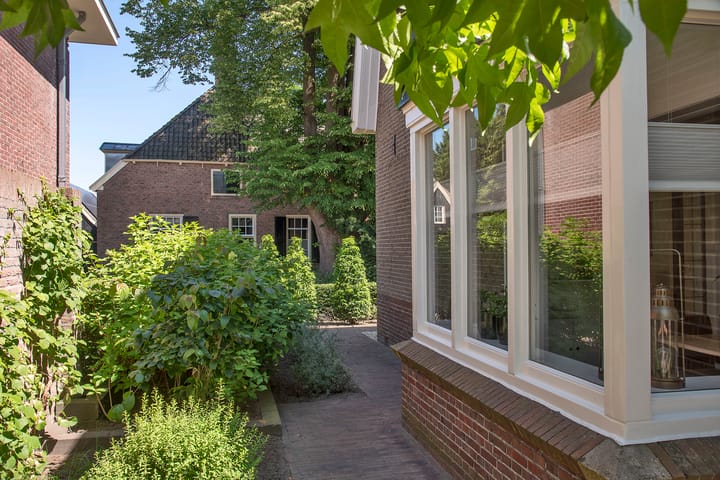 Foto 53 van Spoorstraat 12