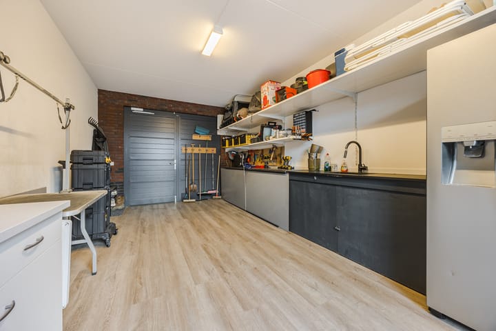 Foto 42 van Maximalaan 15