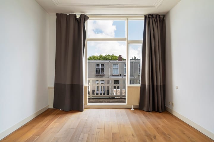 Foto 20 van Van Loostraat 64