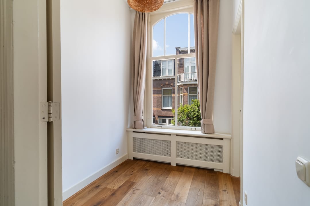 Foto 43 van Van Loostraat 64