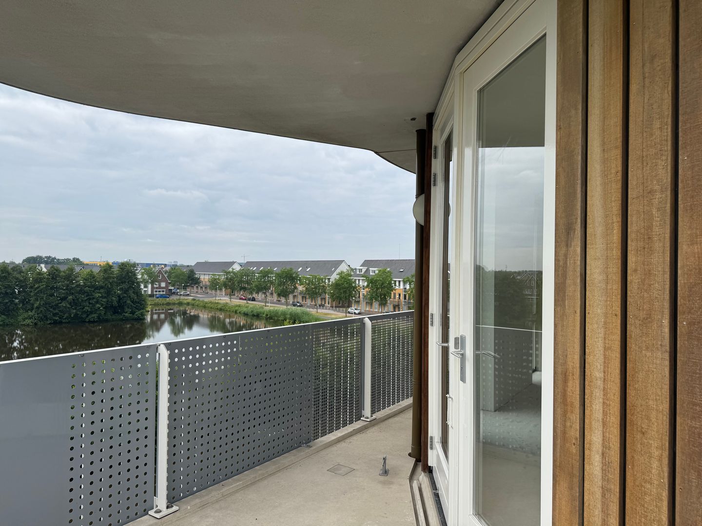 Photo 4 of Victoriameer 81