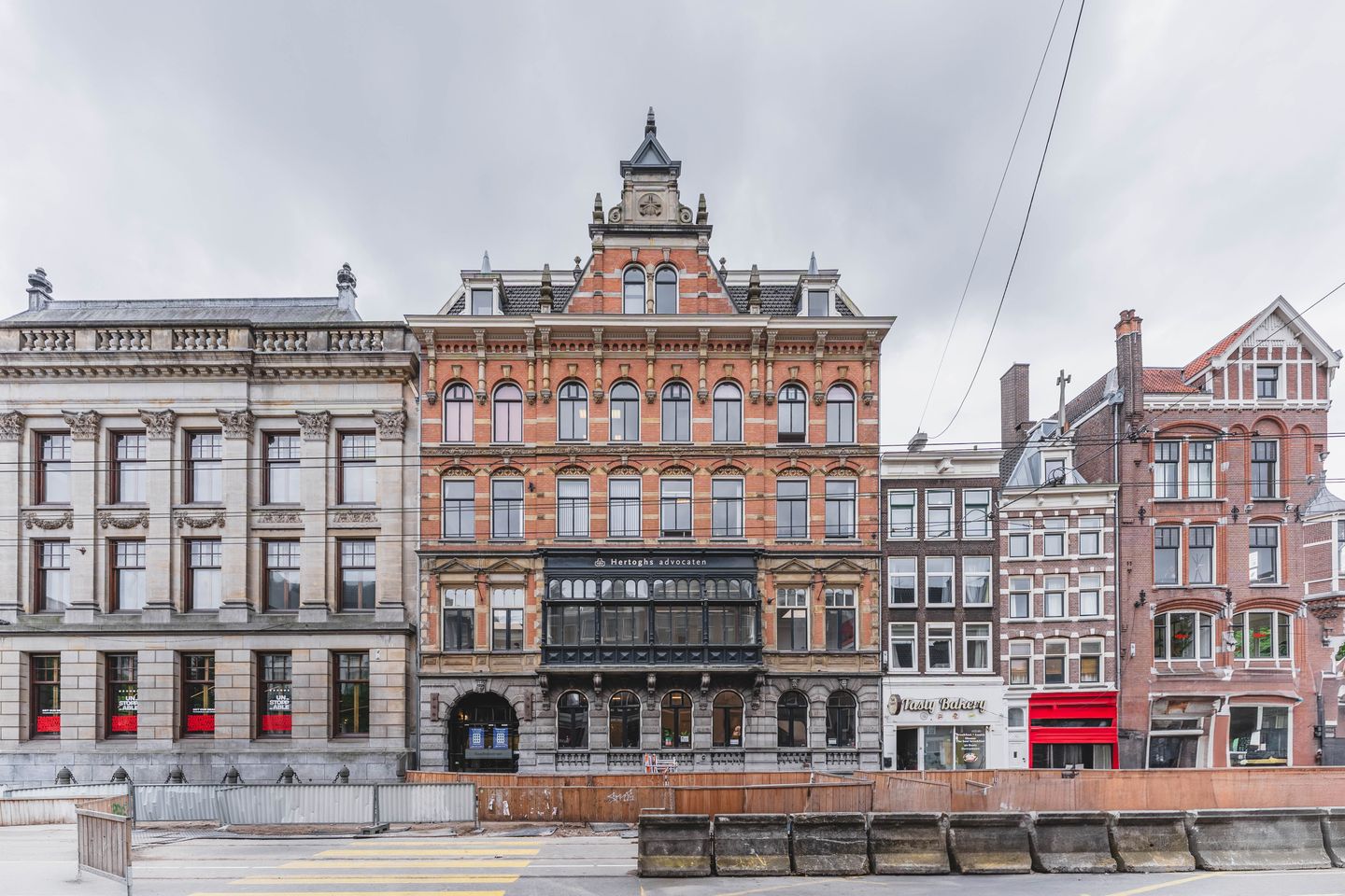 View photo 1 of Raadhuisstraat 15