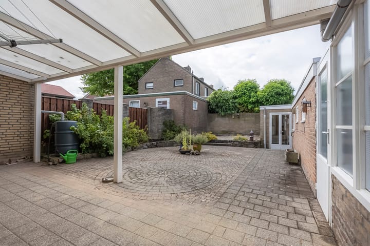 Foto 19 van Saroleaplantsoen 1