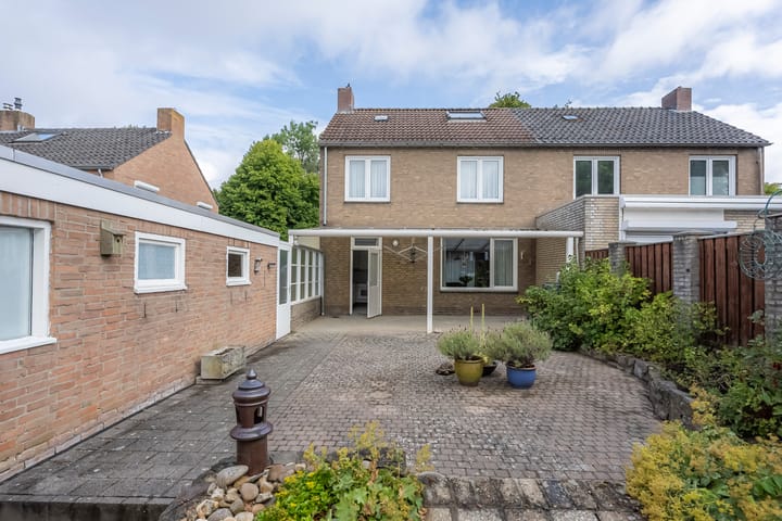 Foto 20 van Saroleaplantsoen 1