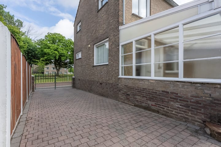 Foto 22 van Saroleaplantsoen 1