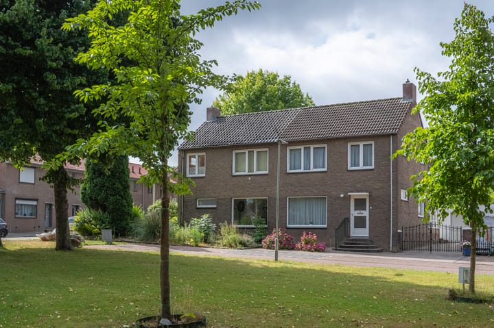 Foto 24 van Saroleaplantsoen 1