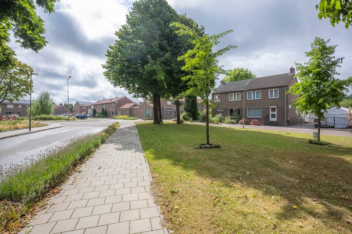 Foto 27 van Saroleaplantsoen 1