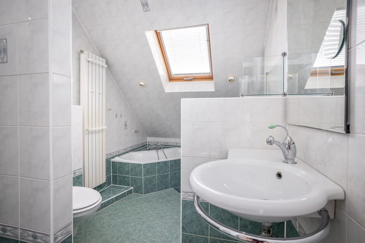 Photo 23 of Overstort 5