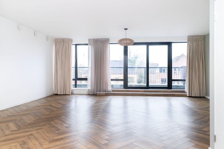 Foto 10 van Stuijvenburchstraat 143-D