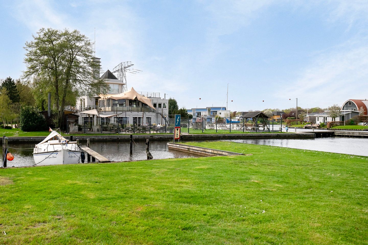 Foto 44 van De Bloemert 1-47