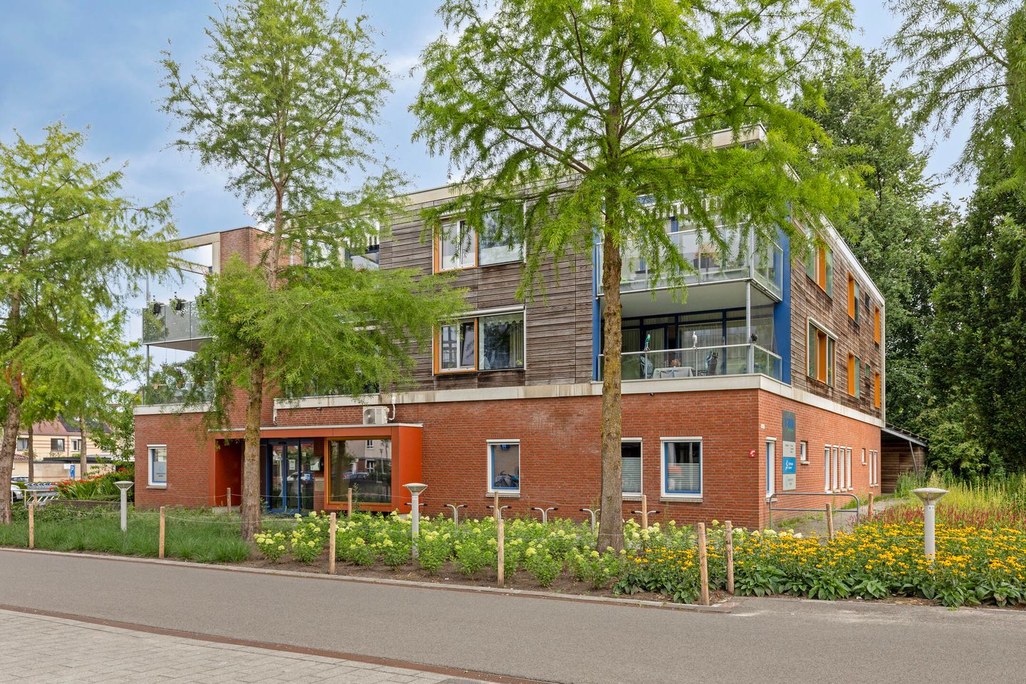 View photo 3 of Blokfluitlaan 19