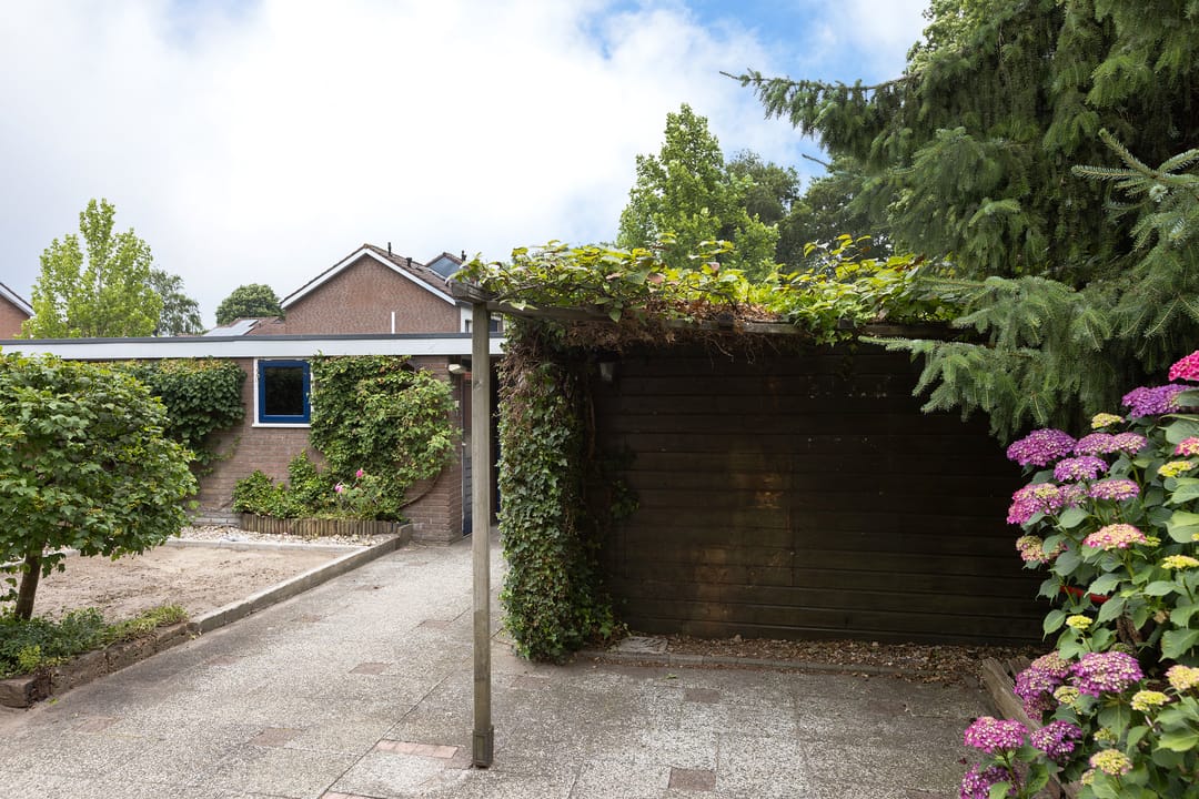 Photo 28 of Bronbeekstraat 55
