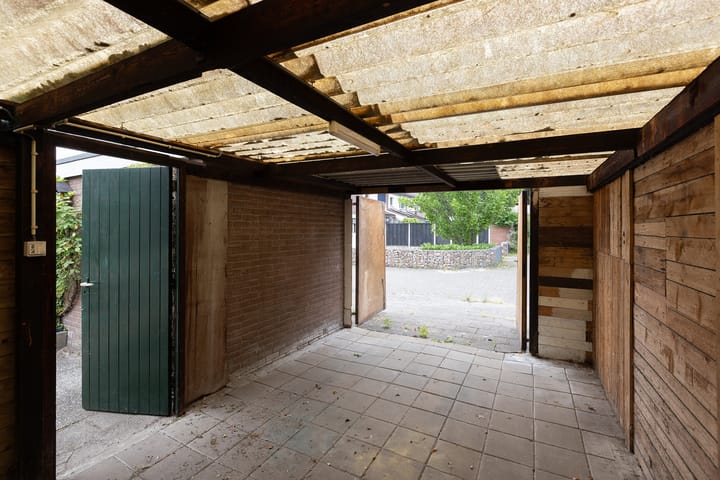 Photo 33 of Bronbeekstraat 55