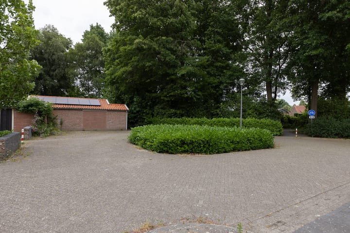 Photo 35 of Bronbeekstraat 55