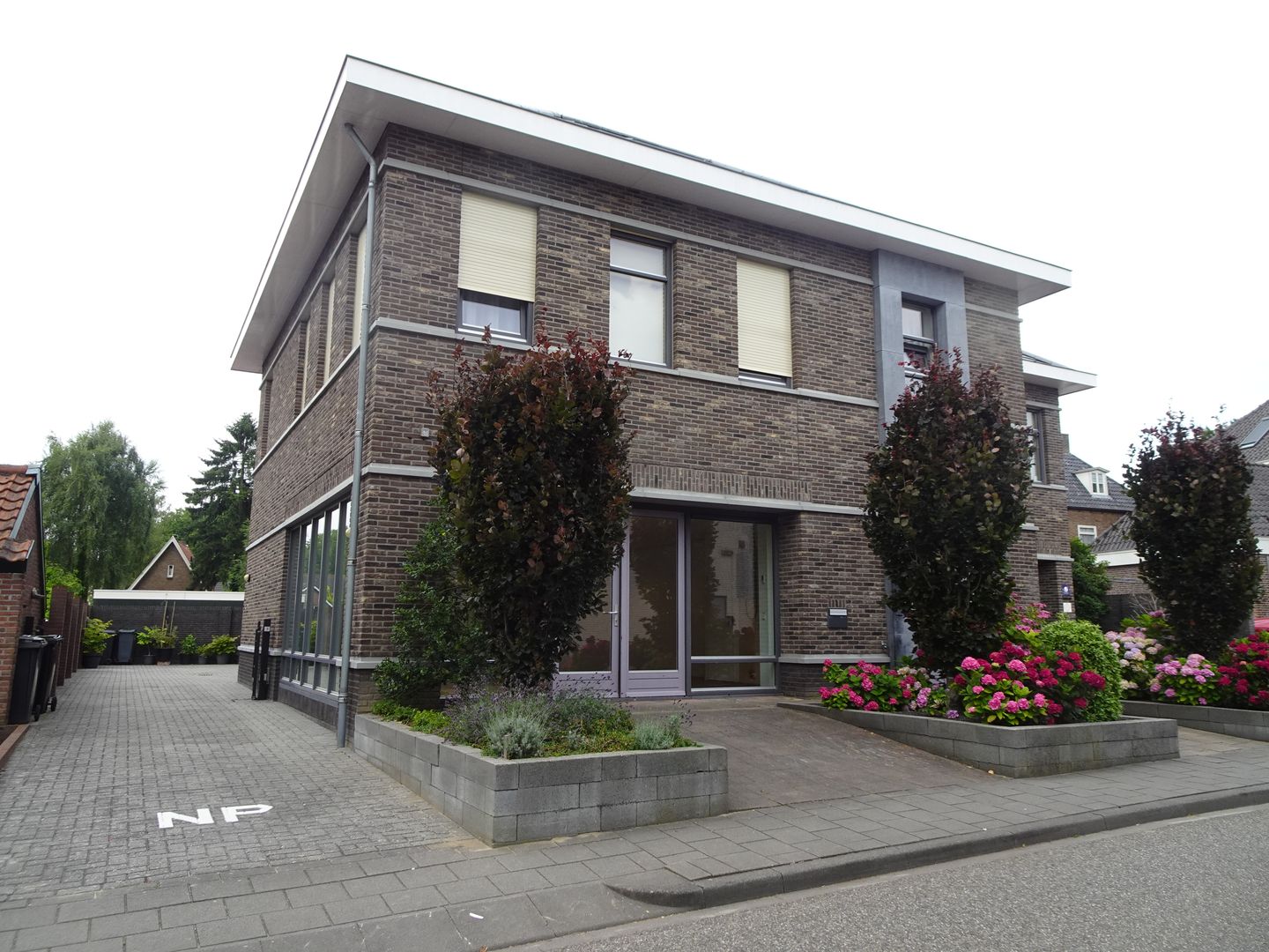Bekijk foto 1 van Dr Poellstraat 2-c