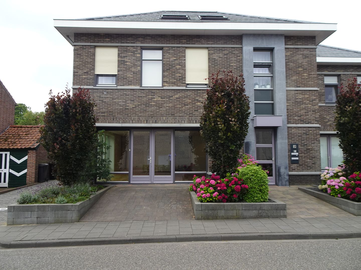 Bekijk foto 2 van Dr Poellstraat 2-c