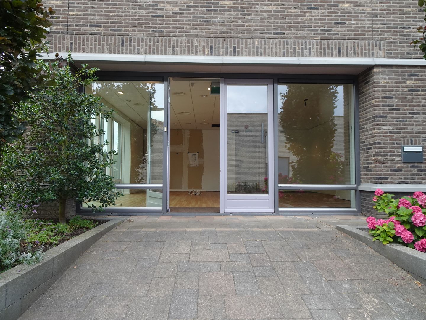 Bekijk foto 3 van Dr Poellstraat 2-c