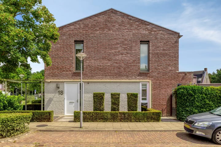 Foto 24 van Donkervoortseloop 18