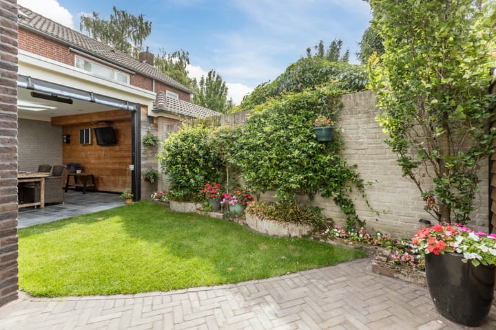 Photo 33 of Van Berghenstraat 31