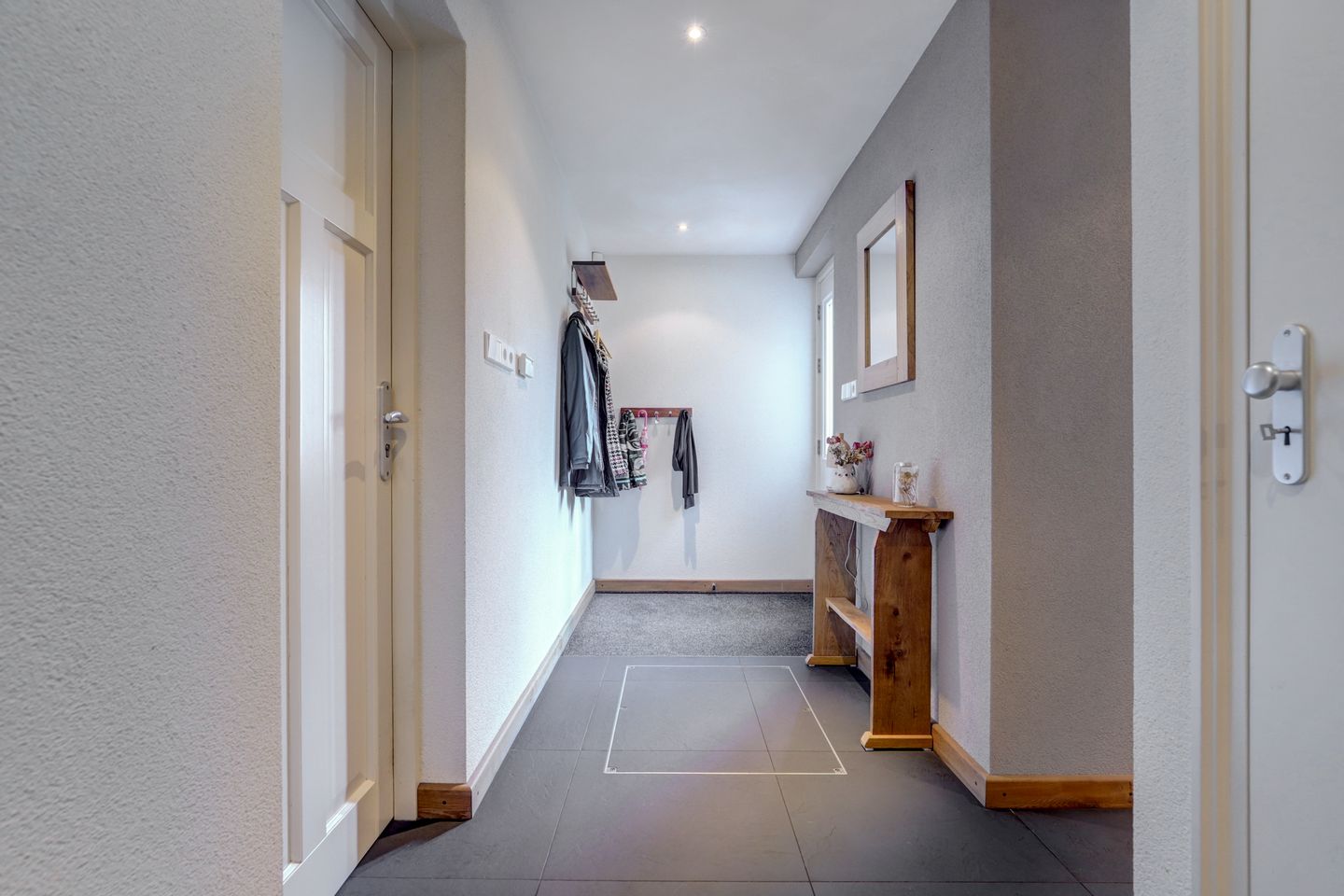 Photo 14 of Bovenkruier 106