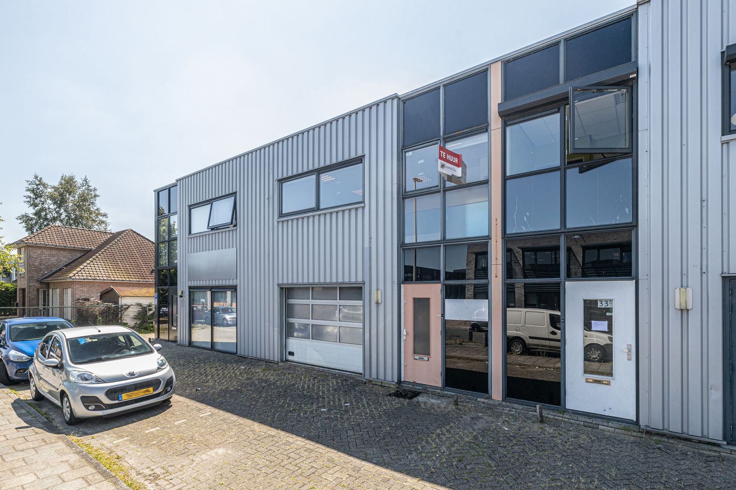 View photo 1 of Weg en Land 33-b