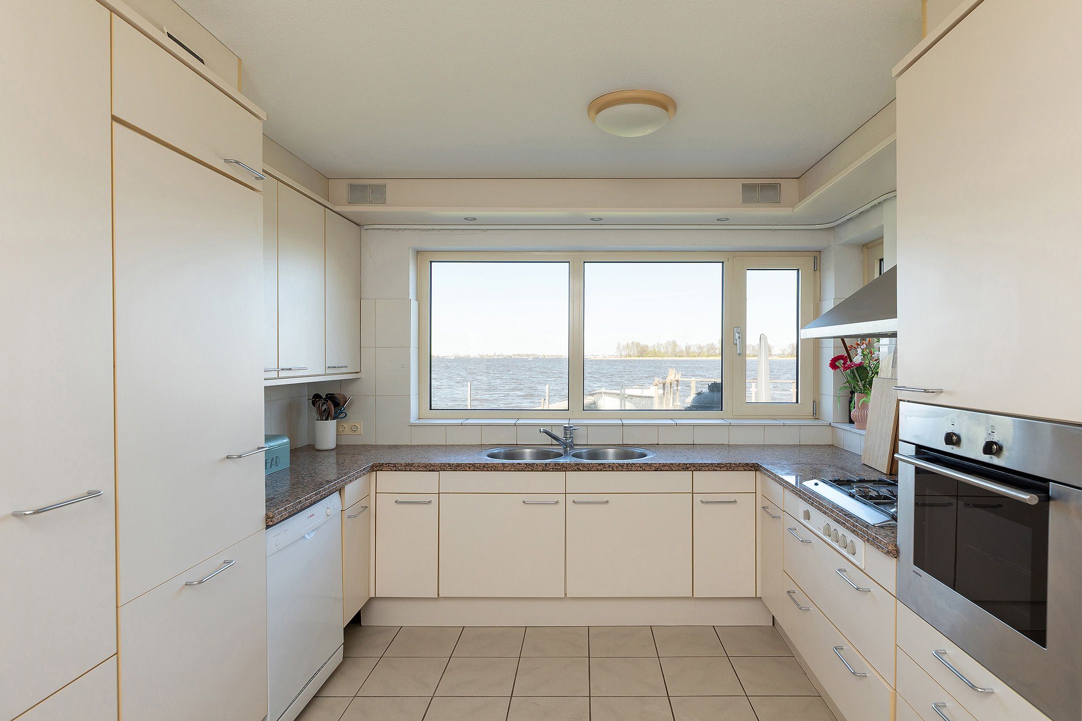 Photo 12 of Nieuw-Loosdrechtsedijk 280