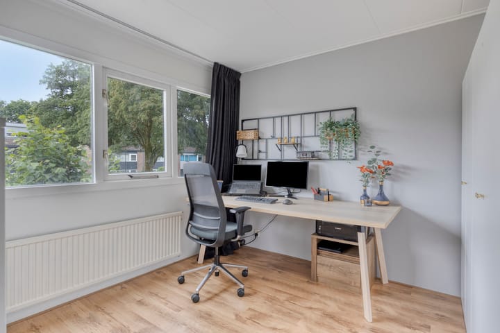 Photo 22 of Zwaluwstraat 28