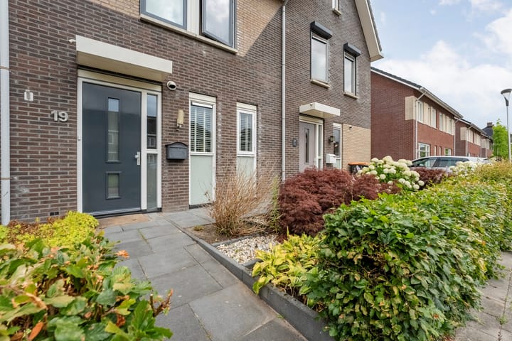 Foto 2 van Jongsmalaan 19