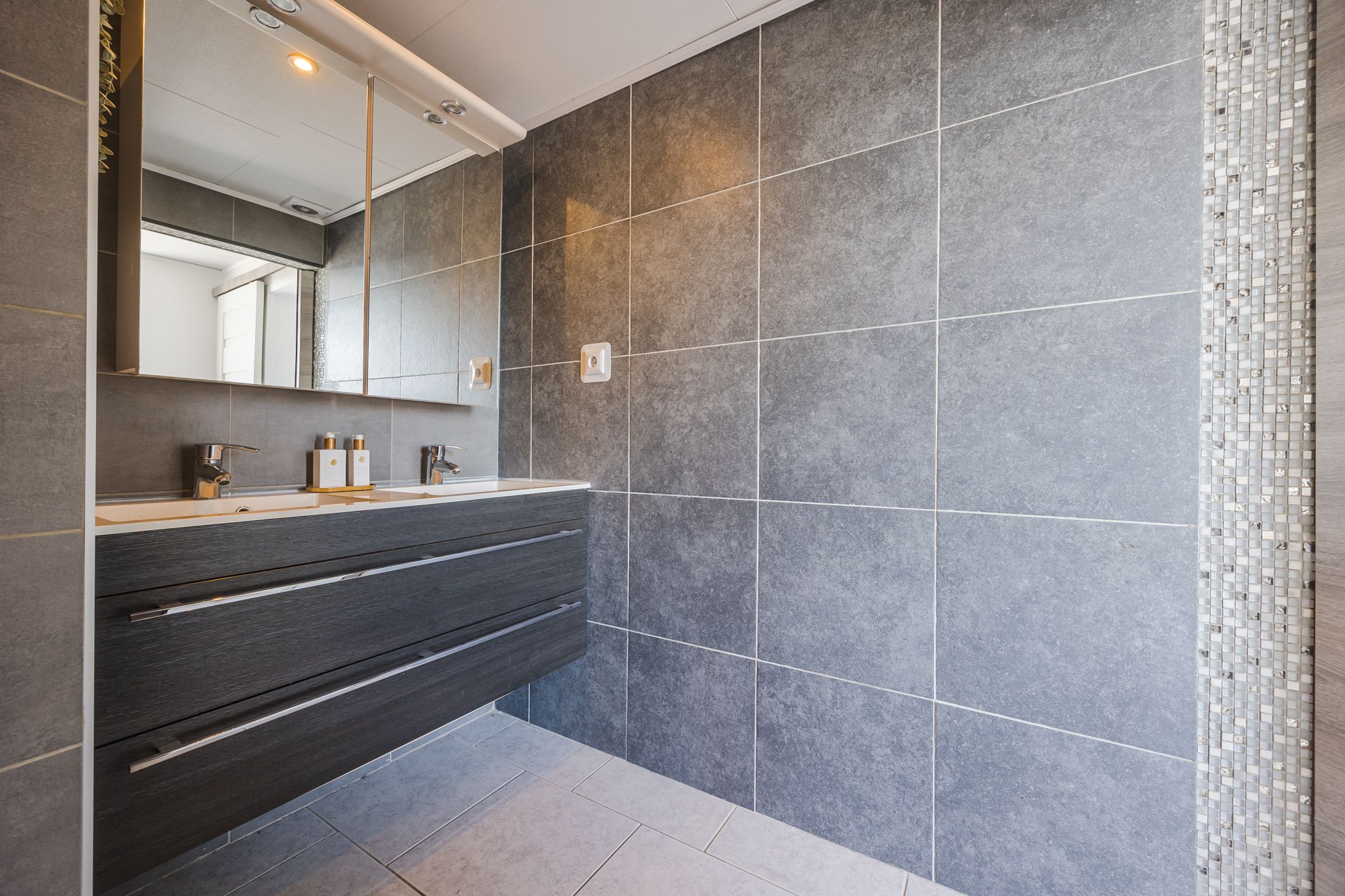 Foto 18 van Kanaalweg 98