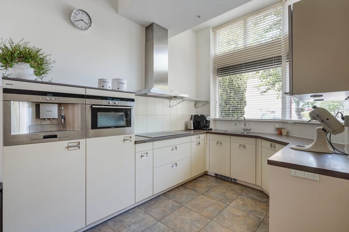 Foto 10 van Leyweg 45