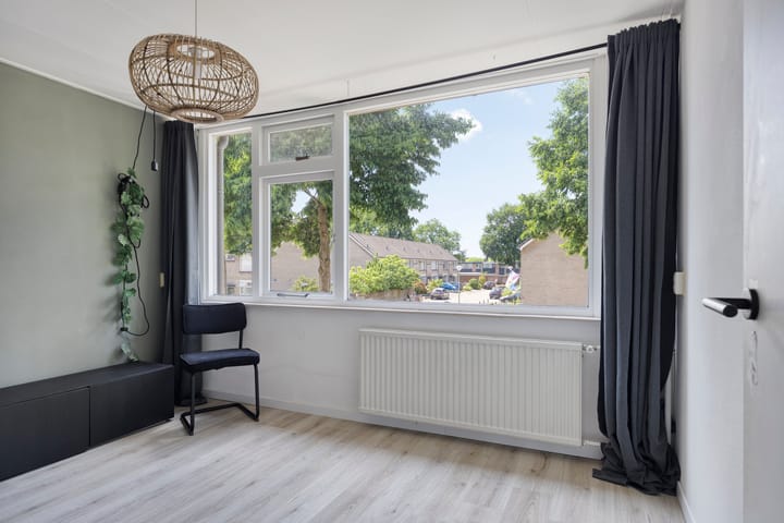 Foto 21 van Van Anrooijstraat 172