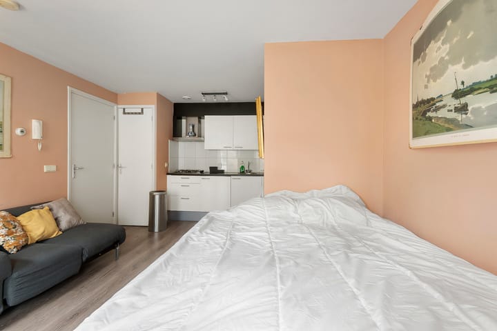 Photo 5 of Marnixstraat 233-1R