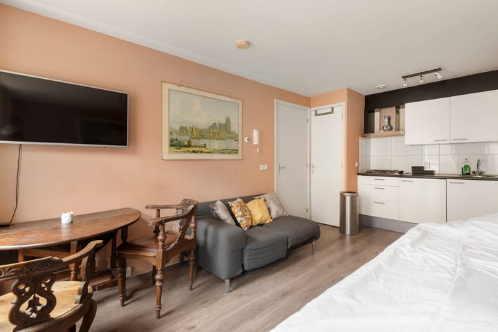 Photo 6 of Marnixstraat 233-1R