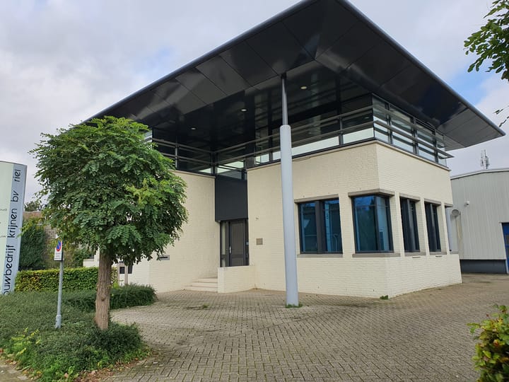 Spoorweide 8, Riel