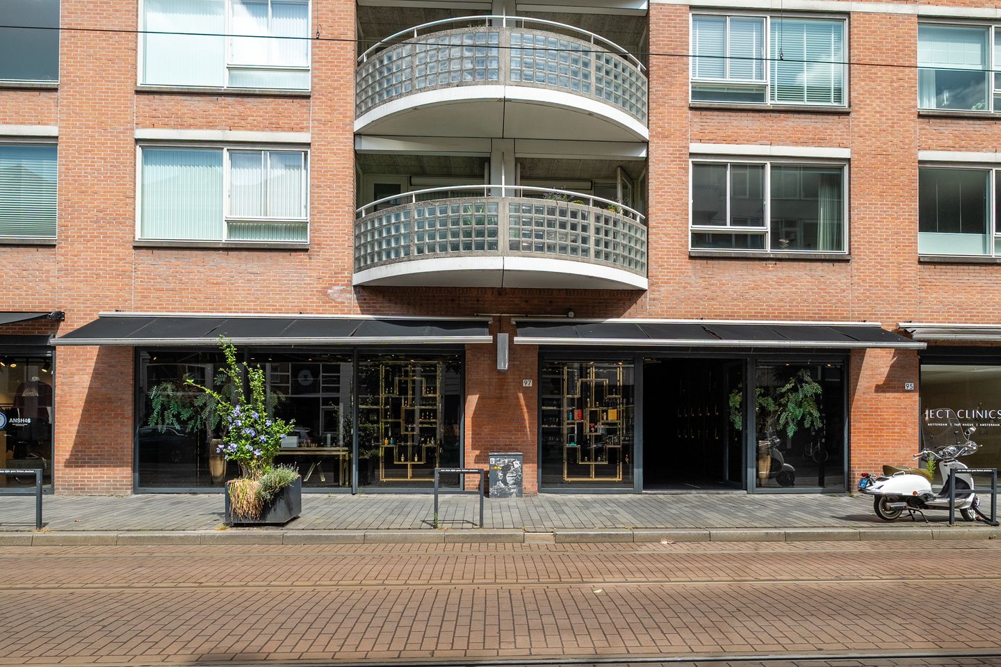 View photo 2 of Van Oldenbarneveltstraat 97