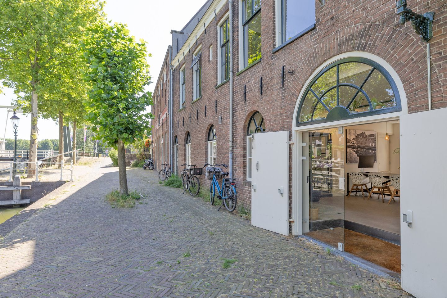 View photo 2 of Achteromstraat 4