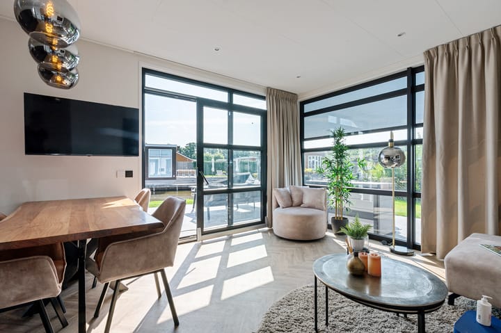 Foto 9 van Nieuw-Loosdrechtsedijk 215-CH026